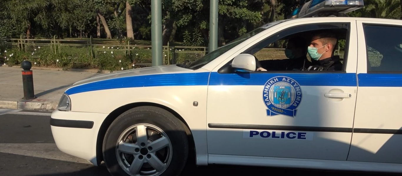 Κλειστό τμήμα της Πειραιώς - Φορτηγό εξετράπη της πορείας του και μπήκε σε μαγαζί (βίντεο)